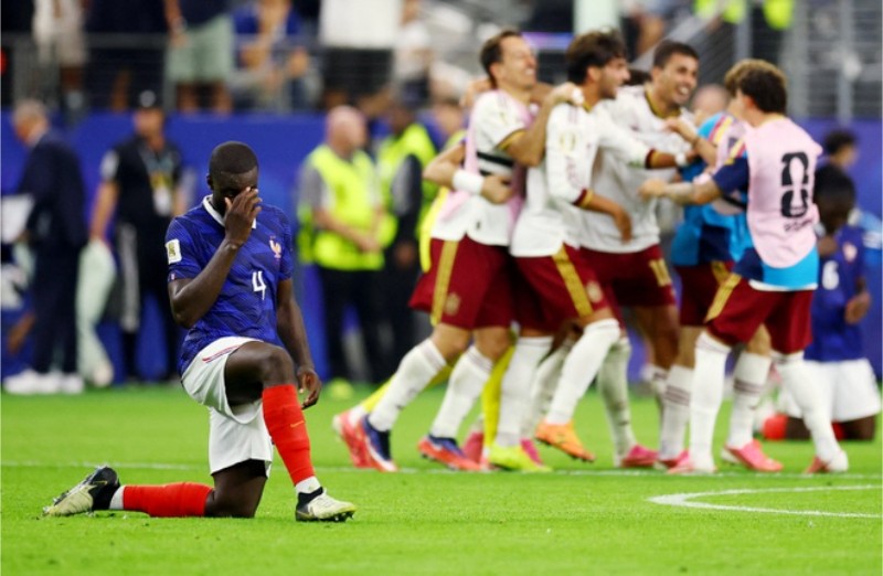 La Roja trình diễn lối chơi ấn tượng